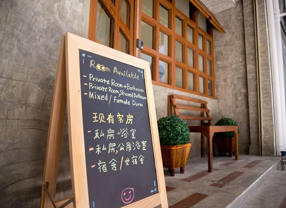 Les Fleurs Bangkok Hostel Exterior photo