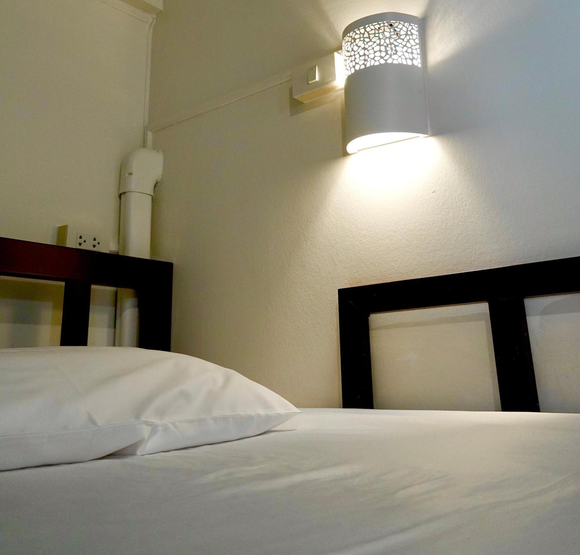 Les Fleurs Bangkok Hostel Exterior photo